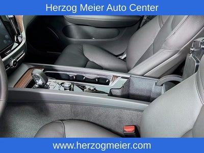 2025 Volvo V60 Cross Country B5 Plus