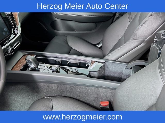 2025 Volvo V60 Cross Country B5 Plus