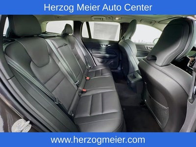 2025 Volvo V60 Cross Country B5 Plus
