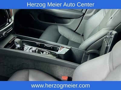 2025 Volvo V60 Cross Country B5 Plus