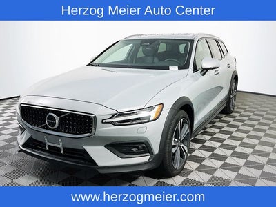 2025 Volvo V60 Cross Country B5 Plus