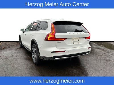 2025 Volvo V60 Cross Country B5 Plus