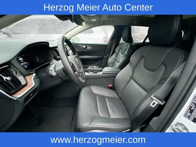 2025 Volvo V60 Cross Country B5 Plus