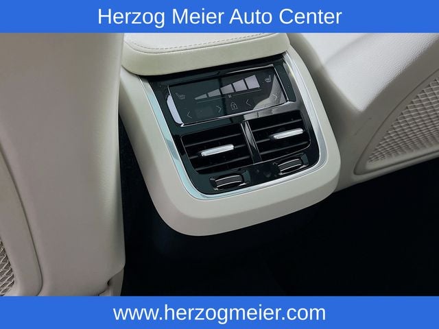 2025 Volvo XC90 B5 Plus