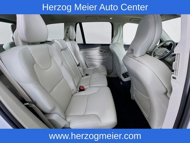 2025 Volvo XC90 B5 Plus